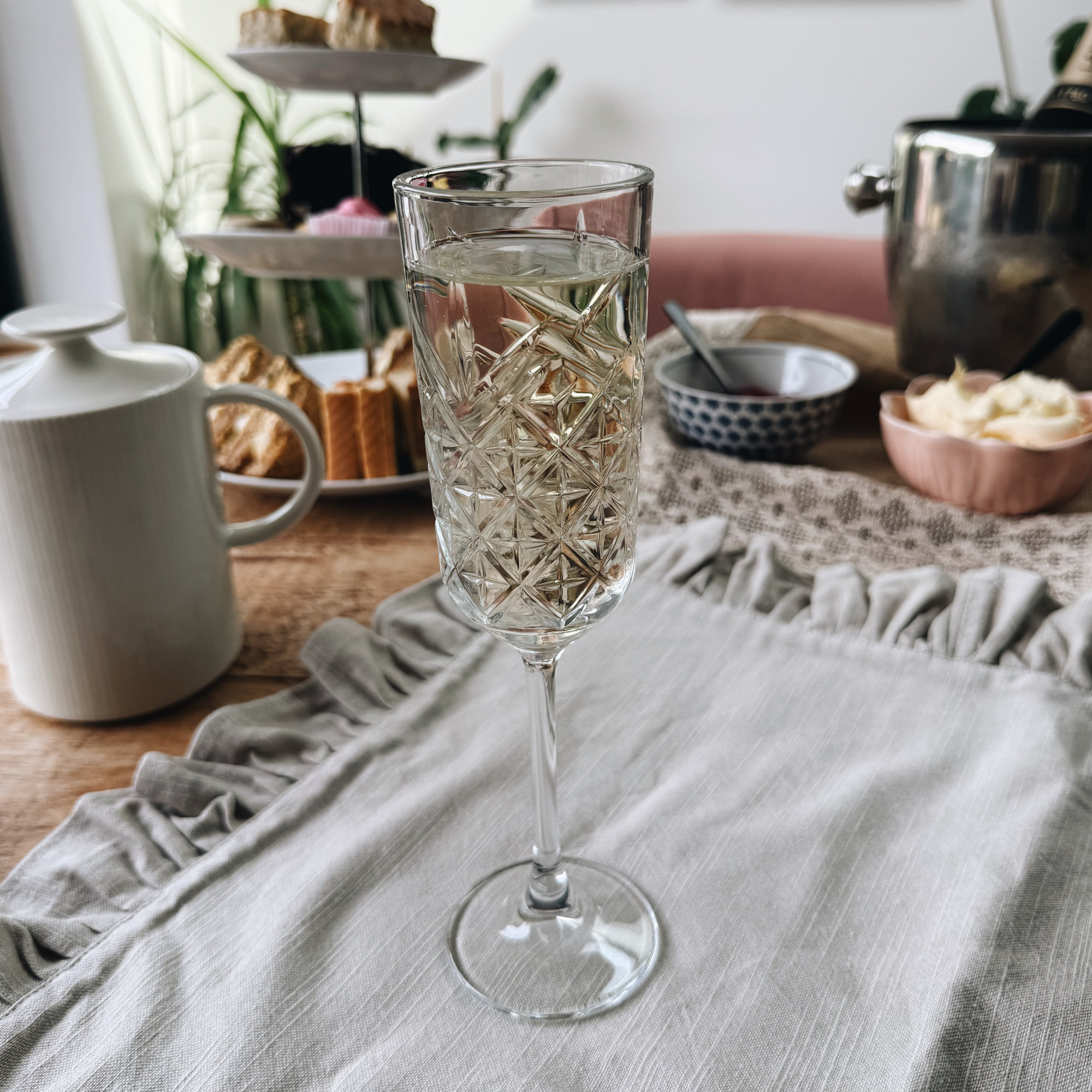 Tea_Party_Vintage_Champagne_Flute_1x1_2f87d392-4460-491a-95e3-c6cd0d6ddf9b.jpg